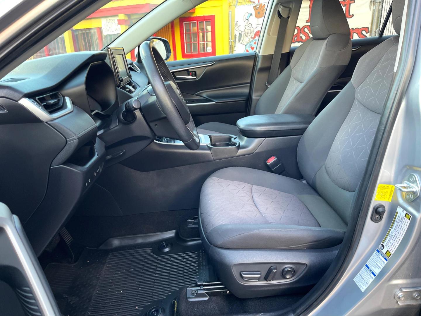 2019 Silver Sky Metallic /Black Cloth Toyota RAV4 XLE AWD (2T3P1RFV6KC) with an 2.5L 4 Cyl. engine, Automatic transmission, located at 801 South State Street, Salt Lake City, UT, 84111, (801) 328-0098, 40.751953, -111.888206 - Low Miles! Free Carfax!!! Wow! Extra clean!! Immaculate condition!! Dry Climate, No Rust, No Salt, No Snow, No Kids!! Free Carfax!! Must see!! Go to www.firstclasscars.com for more information and full disclaimer pertaining to the sale of this car Our service department is OPEN DAILY to help w - Photo#7