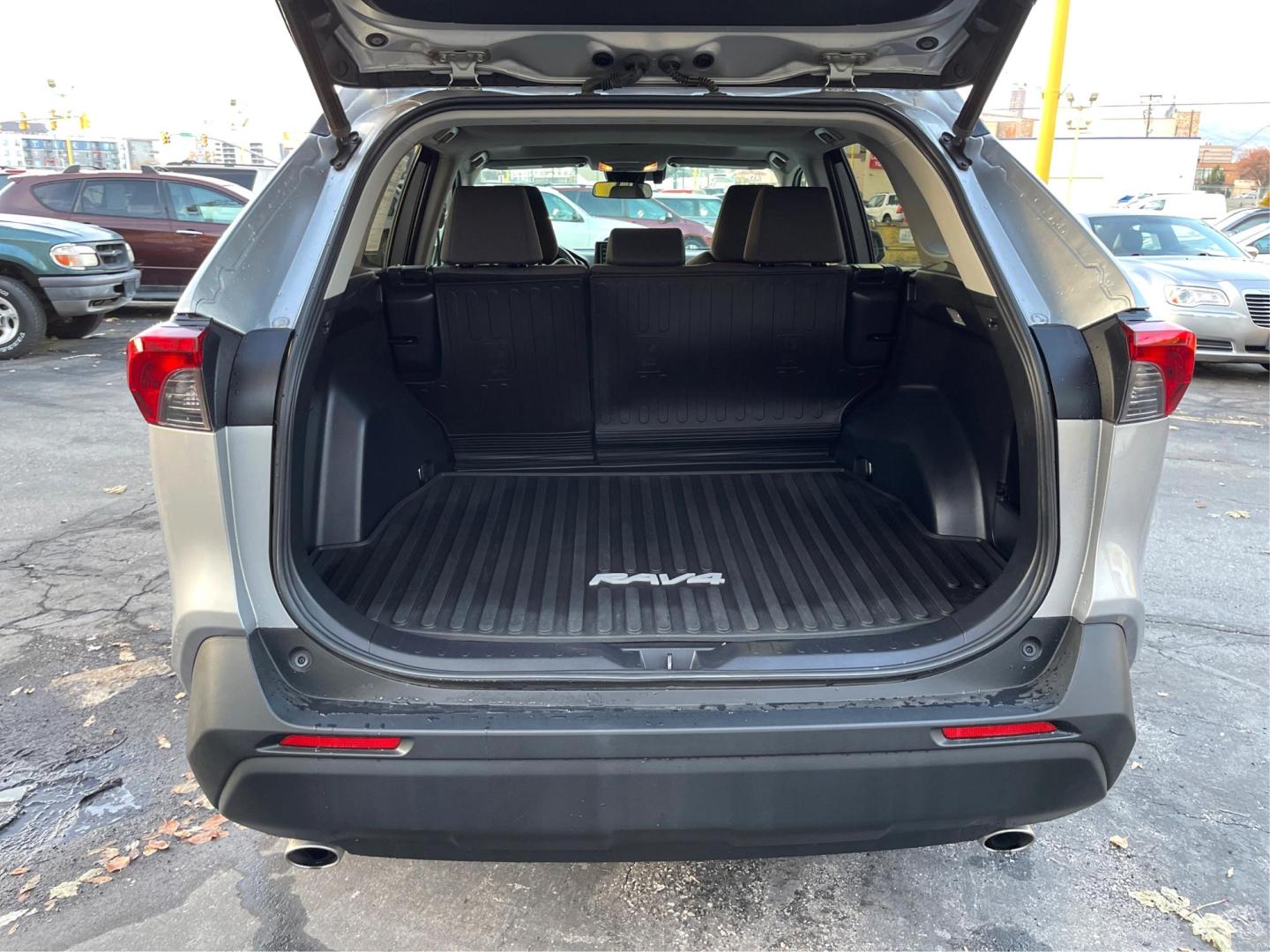 2019 Silver Sky Metallic /Black Cloth Toyota RAV4 XLE AWD (2T3P1RFV6KC) with an 2.5L 4 Cyl. engine, Automatic transmission, located at 801 South State Street, Salt Lake City, UT, 84111, (801) 328-0098, 40.751953, -111.888206 - Low Miles! Free Carfax!!! Wow! Extra clean!! Immaculate condition!! Dry Climate, No Rust, No Salt, No Snow, No Kids!! Free Carfax!! Must see!! Go to www.firstclasscars.com for more information and full disclaimer pertaining to the sale of this car Our service department is OPEN DAILY to help w - Photo#12