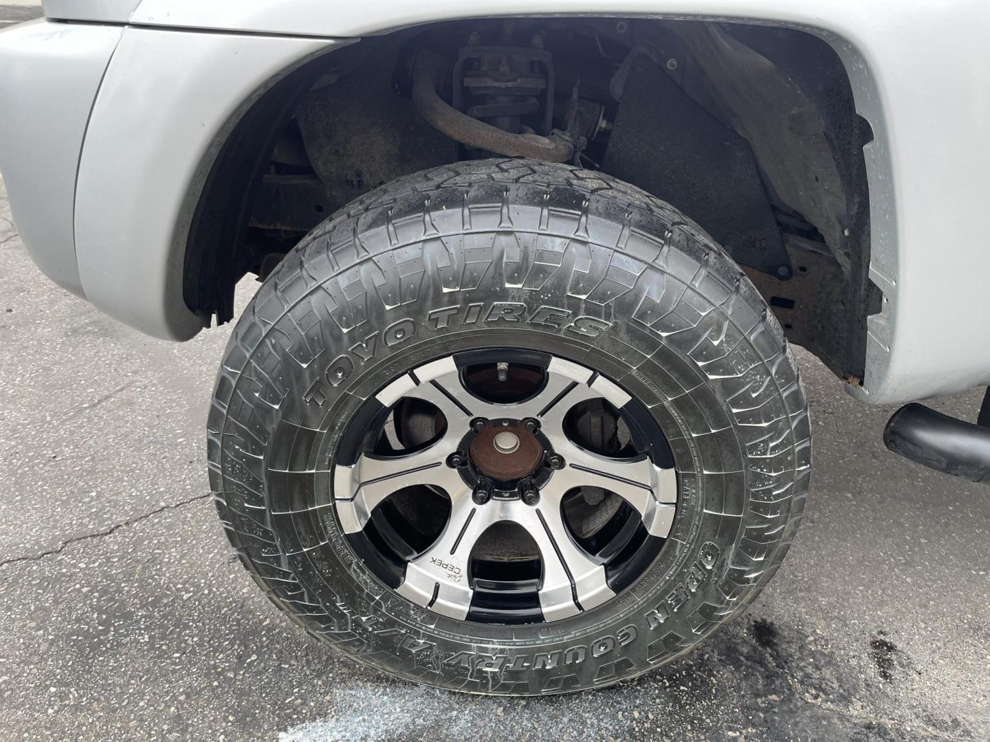 2010 Silver Sky Metallic /Gray Toyota Tacoma Prerunner (3TMJU4GN0AM) with an 4.0 L V6 vvt-i engine, AUTOMATIC transmission, located at 801 South State Street, Salt Lake City, UT, 84111, (801) 328-0098, 40.751953, -111.888206 - Experience unbeatable durability with this 2010 Toyota Tacoma. Reliable with impressive off-road capabilities, it offers a smooth ride and a comfortable, well-built interior. A dream for any adventurer. Own the road - and everywhere beyond. Get it used for a great value. Live the Toyota Tacoma exper - Photo#17