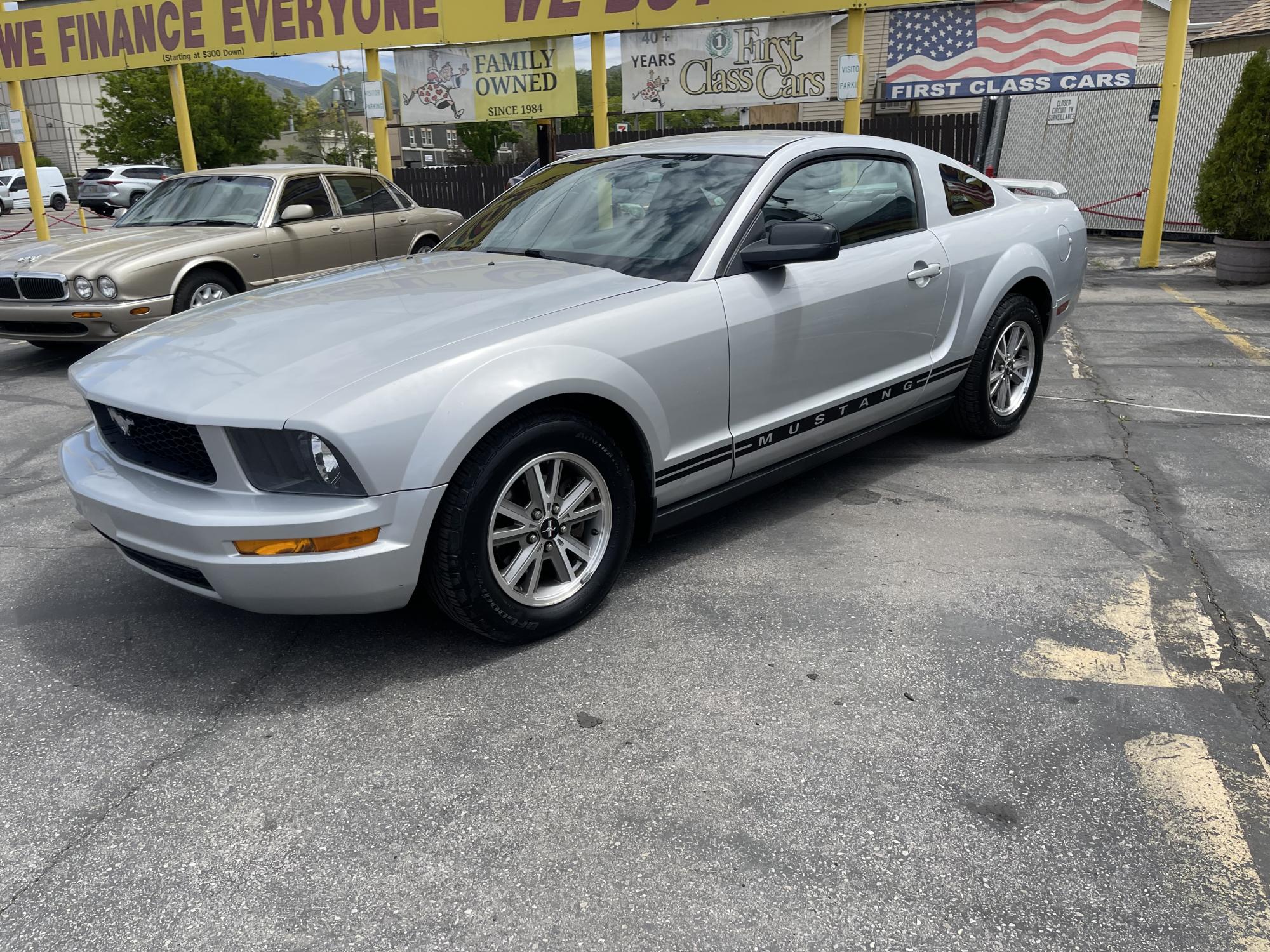 photo of 2005 Ford Mustang V6 Deluxe Coupe