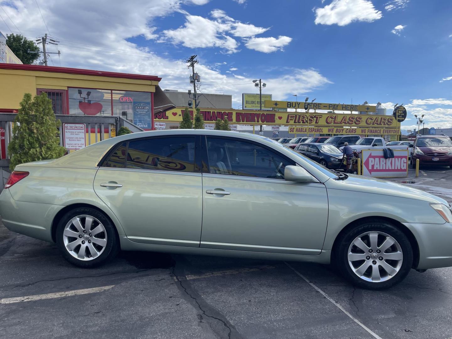 2007 /Tan Toyota Avalon Limited (4T1BK36B27U) with an 3.5L V6 DOHC 24V engine, 5-Speed Automatic Overdrive transmission, located at 801 South State Street, Salt Lake City, UT, 84111, (801) 328-0098, 40.751953, -111.888206 - Extra clean great condition! Clean title! No salt, no rust. It is from a dry climate area. Clean Carfax only 2 owners! A must see! Features: Alloy Wheels, Leather Seats, Sunroof(s), ABS Brakes, CD Audio, Power Locks, Rear Defroster, AM/FM Stereo, Cassette Player, Power Mirrors, Side Airbags, Air Co - Photo#4