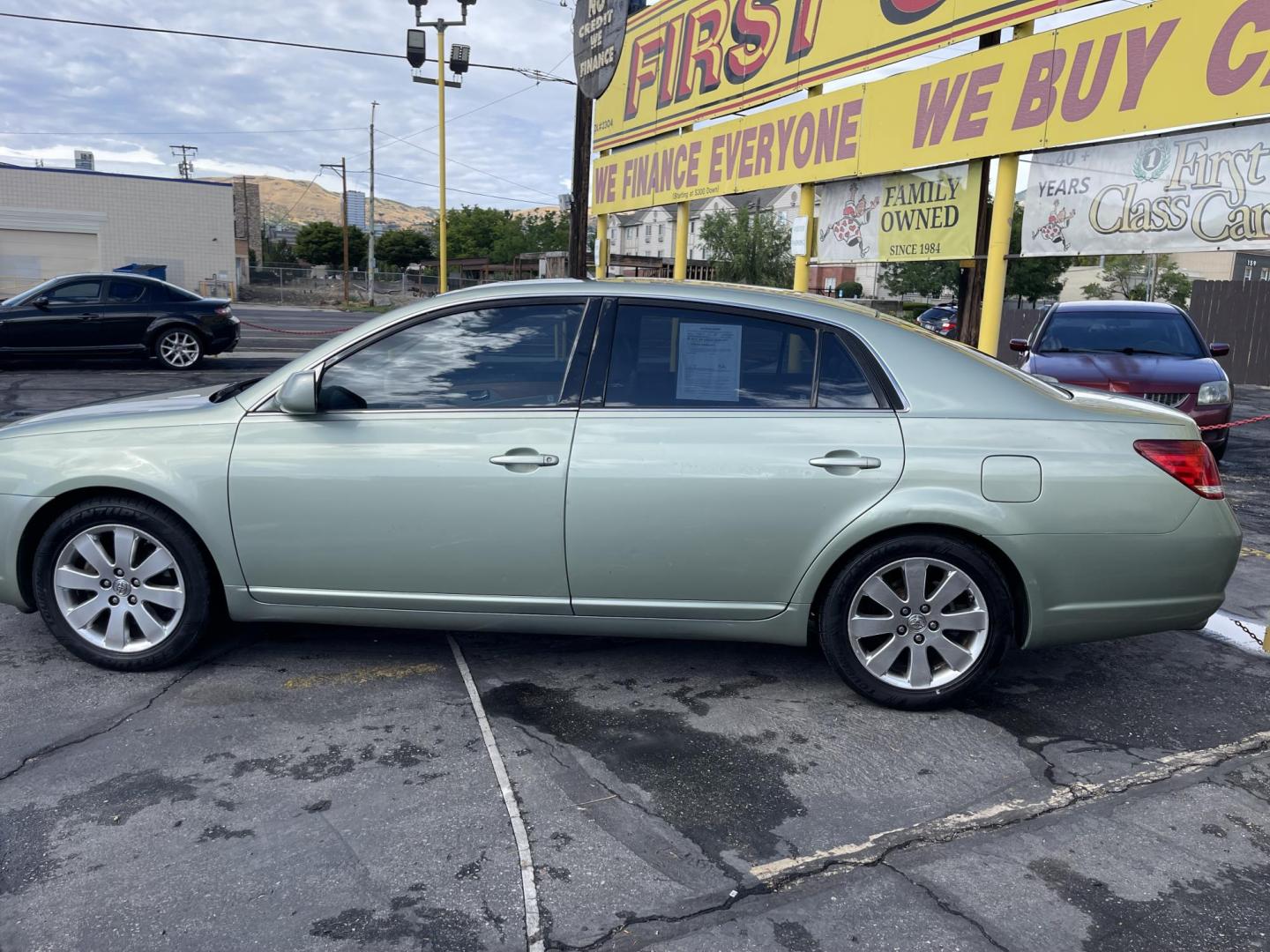 2007 /Tan Toyota Avalon Limited (4T1BK36B27U) with an 3.5L V6 DOHC 24V engine, 5-Speed Automatic Overdrive transmission, located at 801 South State Street, Salt Lake City, UT, 84111, (801) 328-0098, 40.751953, -111.888206 - Extra clean great condition! Clean title! No salt, no rust. It is from a dry climate area. Clean Carfax only 2 owners! A must see! Features: Alloy Wheels, Leather Seats, Sunroof(s), ABS Brakes, CD Audio, Power Locks, Rear Defroster, AM/FM Stereo, Cassette Player, Power Mirrors, Side Airbags, Air Co - Photo#7