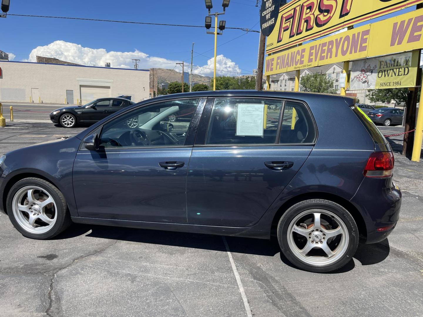 2011 French Blue Metallic /Black Volkswagen Golf 2.5L 4-Door PZEV (WVWDB7AJ3BW) with an 2.5L L5 DOHC 20V engine, 6-Speed Automatic transmission, located at 801 South State Street, Salt Lake City, UT, 84111, (801) 328-0098, 40.751953, -111.888206 - Clean Carfax! Clean title! From a dry climate area no salt no rust! Very nice must see! Features: Alloy Wheels, Front Seat Heaters, Bluetooth Technology, Sunroof(s), Cloth Seats, ABS Brakes, Auxiliary Audio Input, Power Locks, Side Airbags, AM/FM Stereo CD Audio, Power Mirrors, Traction Control, A - Photo#10