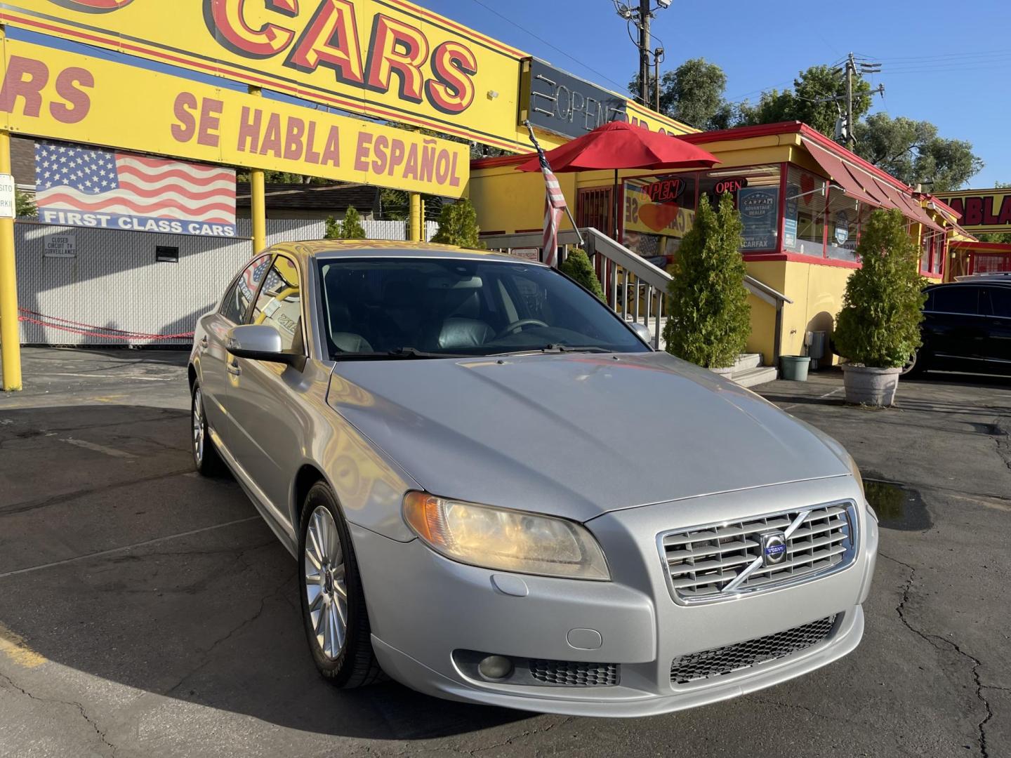 2008 Silver Sky Metallic /Black Volvo S80 3.2 FWD (YV1AS982781) with an 3.2L L6 DOHC 24V TURBO engine, 6-Speed Automatic Overdrive transmission, located at 801 South State Street, Salt Lake City, UT, 84111, (801) 328-0098, 40.751953, -111.888206 - Clean title! Only 2 owners, super low miles for the year only 103,905 miles!!! Hard to find this clean with low miles for this year. Features: Alloy Wheels, Rear Seat Heaters, Leather Seats, Run Flat Tires, Memory Seat(s), Sunroof(s), ABS Brakes, Auxiliary Audio, InputPower Locks, Rear Defroster, A - Photo#2