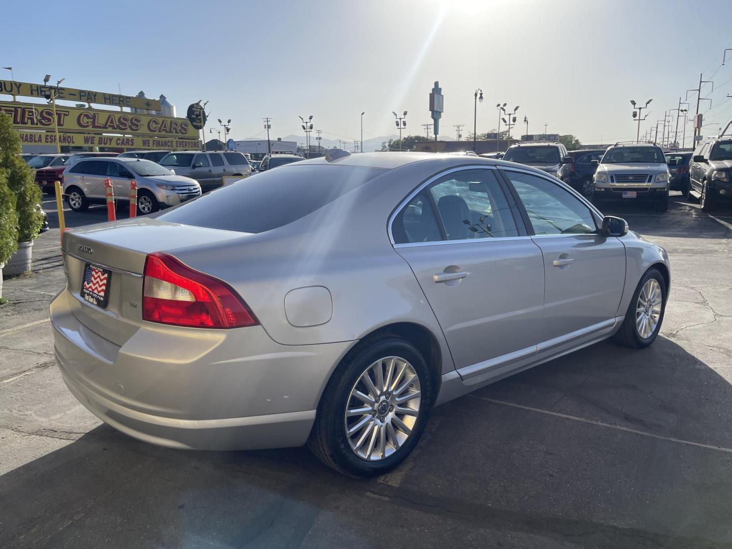 2008 Silver Sky Metallic /Black Volvo S80 3.2 FWD (YV1AS982781) with an 3.2L L6 DOHC 24V TURBO engine, 6-Speed Automatic Overdrive transmission, located at 801 South State Street, Salt Lake City, UT, 84111, (801) 328-0098, 40.751953, -111.888206 - Clean title! Only 2 owners, super low miles for the year only 103,905 miles!!! Hard to find this clean with low miles for this year. Features: Alloy Wheels, Rear Seat Heaters, Leather Seats, Run Flat Tires, Memory Seat(s), Sunroof(s), ABS Brakes, Auxiliary Audio, InputPower Locks, Rear Defroster, A - Photo#5