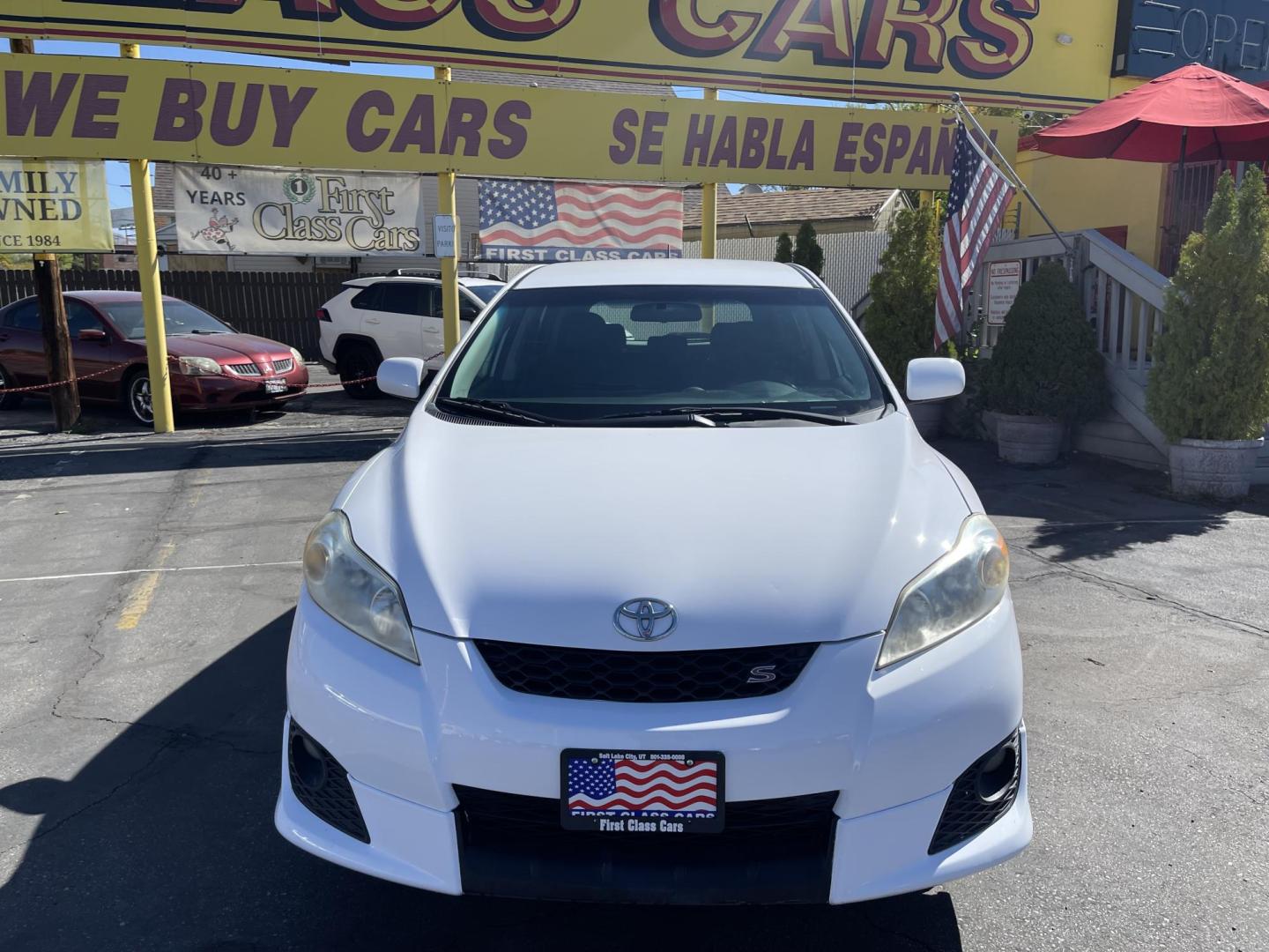 2009 Galaxy White /Black Toyota Matrix S 5-Speed AT (2T1KE40E69C) with an 2.4L L4 engine, Automatic with Overdrive transmission, located at 801 South State Street, Salt Lake City, UT, 84111, (801) 328-0098, 40.751953, -111.888206 - Clean title! No reported accidents on the Carfax vehicle history report! Great gas saver! 26 mpg city and 32 mpg highway!!! Great commuter must see!!! Features: Cloth Seats, ABS Brakes, Auxiliary Audio Input, Power Locks, Side Airbags, AM/FM Stereo, CD Audio, Power Mirrors, Air Conditioning, Cruise - Photo#2