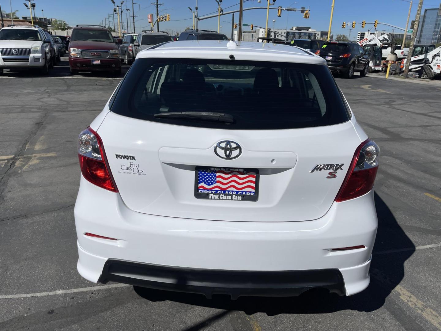 2009 Galaxy White /Black Toyota Matrix S 5-Speed AT (2T1KE40E69C) with an 2.4L L4 engine, Automatic with Overdrive transmission, located at 801 South State Street, Salt Lake City, UT, 84111, (801) 328-0098, 40.751953, -111.888206 - Clean title! No reported accidents on the Carfax vehicle history report! Great gas saver! 26 mpg city and 32 mpg highway!!! Great commuter must see!!! Features: Cloth Seats, ABS Brakes, Auxiliary Audio Input, Power Locks, Side Airbags, AM/FM Stereo, CD Audio, Power Mirrors, Air Conditioning, Cruise - Photo#6