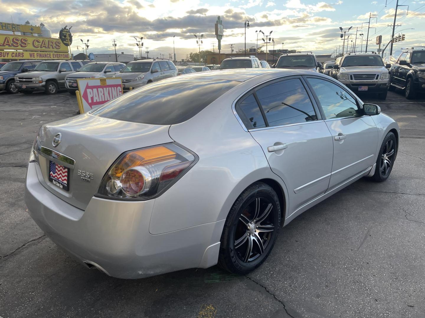 2008 Silver Sky Metallic /Gray Nissan Altima 3.5 SE (1N4BL21EX8N) with an 3.5L V6 DOHC 24V engine, Automatic transmission, located at 801 South State Street, Salt Lake City, UT, 84111, (801) 328-0098, 40.751953, -111.888206 - Clean title! Clean Carfax no reported accidents on the Carfax. We have a free Carfax when you come in to look at the vehicle. Extra clean in great condition a must see for anyone looking for a nice affordable car. Features: Alloy Wheels, Bluetooth Technology, Cloth Seats, Sunroof(s), ABS Brakes, A - Photo#6