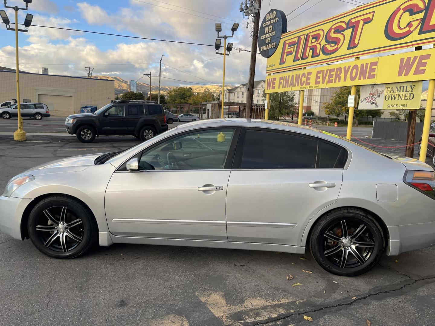 2008 Silver Sky Metallic /Gray Nissan Altima 3.5 SE (1N4BL21EX8N) with an 3.5L V6 DOHC 24V engine, Automatic transmission, located at 801 South State Street, Salt Lake City, UT, 84111, (801) 328-0098, 40.751953, -111.888206 - Clean title! Clean Carfax no reported accidents on the Carfax. We have a free Carfax when you come in to look at the vehicle. Extra clean in great condition a must see for anyone looking for a nice affordable car. Features: Alloy Wheels, Bluetooth Technology, Cloth Seats, Sunroof(s), ABS Brakes, A - Photo#9