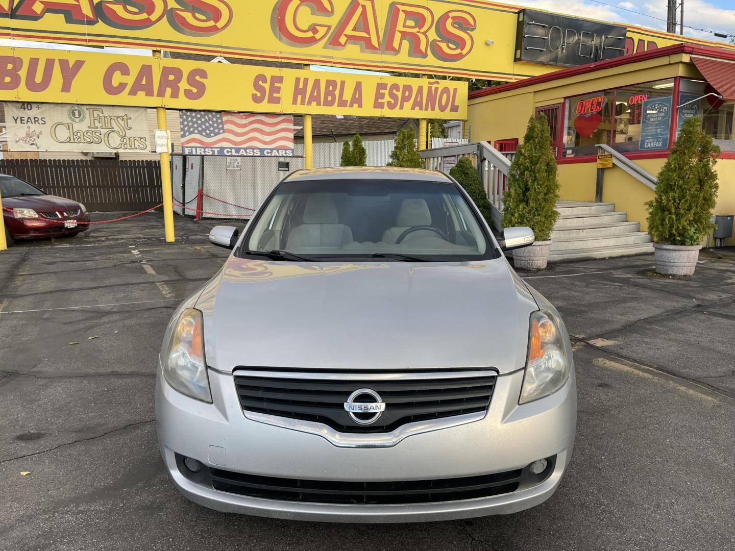 2008 Silver Sky Metallic /Gray Nissan Altima 3.5 SE (1N4BL21EX8N) with an 3.5L V6 DOHC 24V engine, Automatic transmission, located at 801 South State Street, Salt Lake City, UT, 84111, (801) 328-0098, 40.751953, -111.888206 - Clean title! Clean Carfax no reported accidents on the Carfax. We have a free Carfax when you come in to look at the vehicle. Extra clean in great condition a must see for anyone looking for a nice affordable car. Features: Alloy Wheels, Bluetooth Technology, Cloth Seats, Sunroof(s), ABS Brakes, A - Photo#2