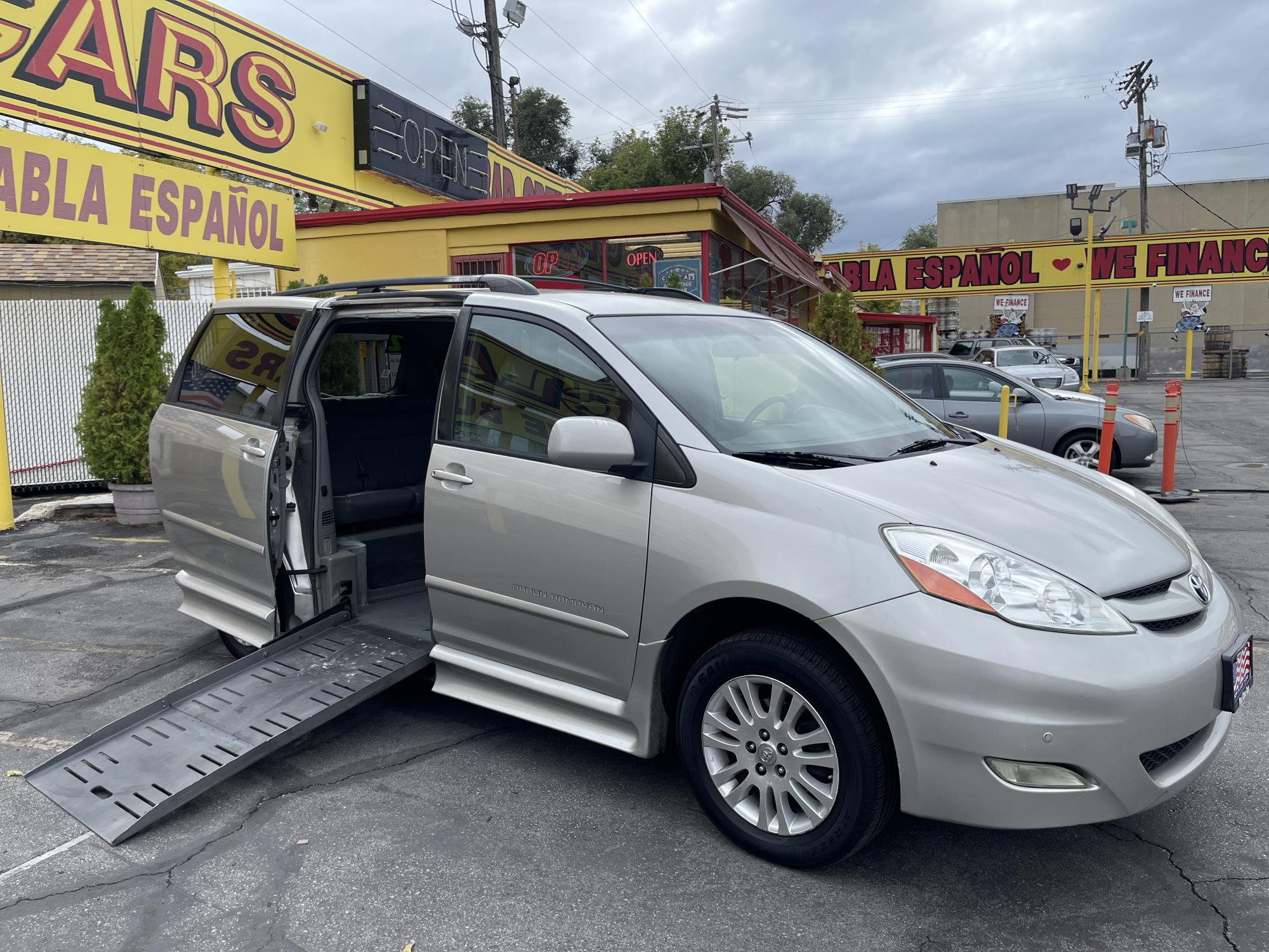 photo of 2009 Toyota Sienna XLE BraunAbility Wheelchair Accessible