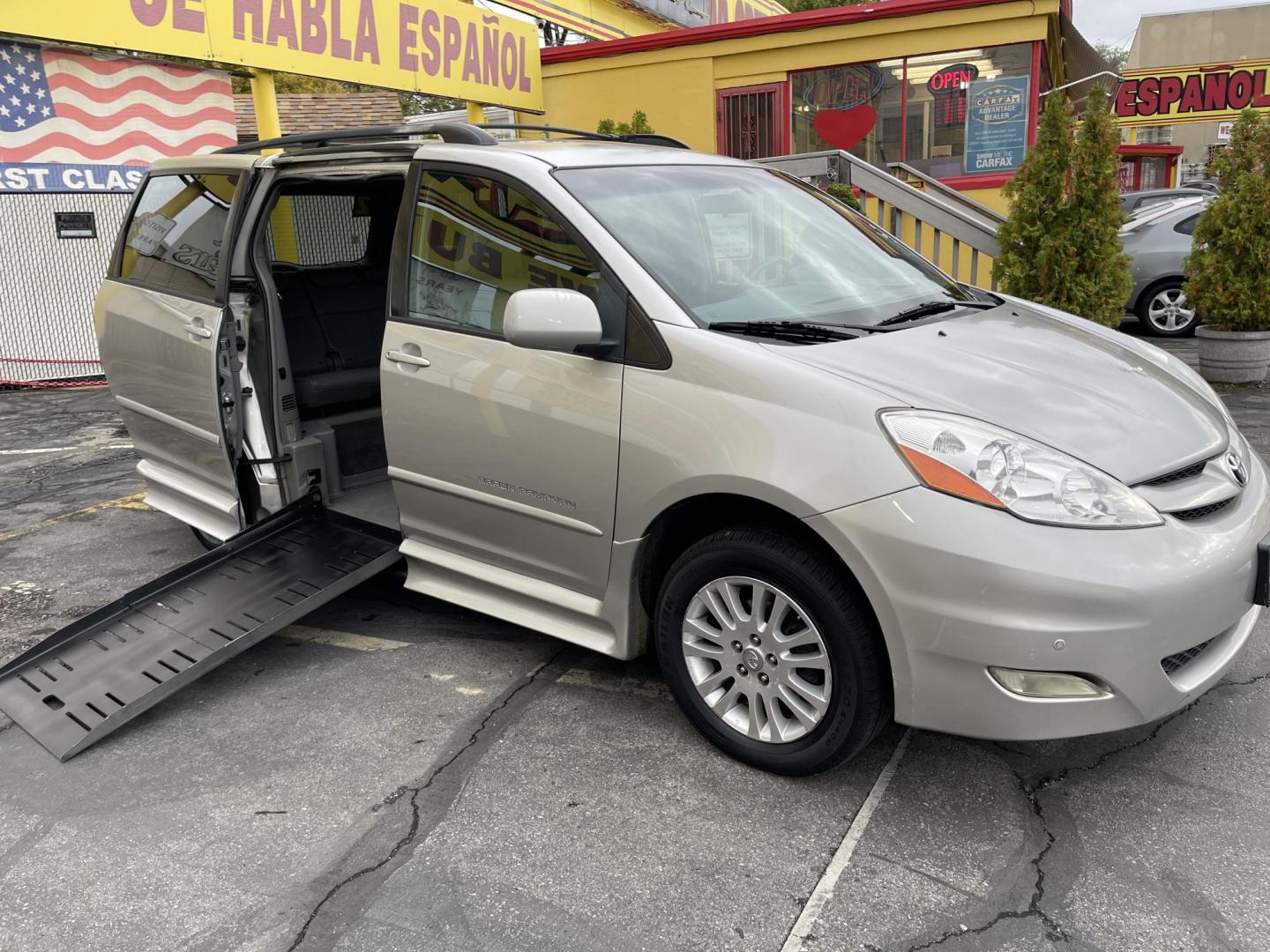 2009 Silver Sky Metallic /Tan Toyota Sienna XLE BraunAbility (5TDZK22C59S) with an 3.5L V6 EFI DOHC 24V engine, 5-Speed Automatic transmission, located at 801 South State Street, Salt Lake City, UT, 84111, (801) 328-0098, 40.751953, -111.888206 - Equipped with BraunAbility motorized wheelchair ramp. Great van in good shape for anyone who needs a handicap accessible van. No middle row seating for the wheelchair ramp. The BraunAbility wheelchair ramp is over $10,000 if you purchase the ramp separately from a BraunAbility dealer not including t - Photo#1