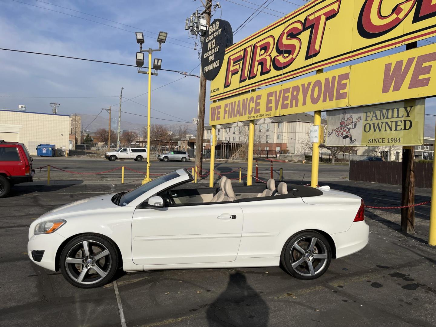 2011 Artic White /Tan Volvo C70 T5 (YV1672MC8BJ) with an 2.5L L5 DOHC 20V TURBO engine, 6-Speed Manual Overdrive transmission, located at 801 South State Street, Salt Lake City, UT, 84111, (801) 328-0098, 40.751953, -111.888206 - Clean title! Real nice car in great condition for the year, make and miles! Must see car for anyone looking for a nice clean car! Features: Alloy Wheels, Memory Seat(s), Bluetooth Technology, Parking Sensors, Front Seat Heaters, Quad Seats, Hard Top, Turbo Charged Engine, Leather Seats ABS Brakes, - Photo#16