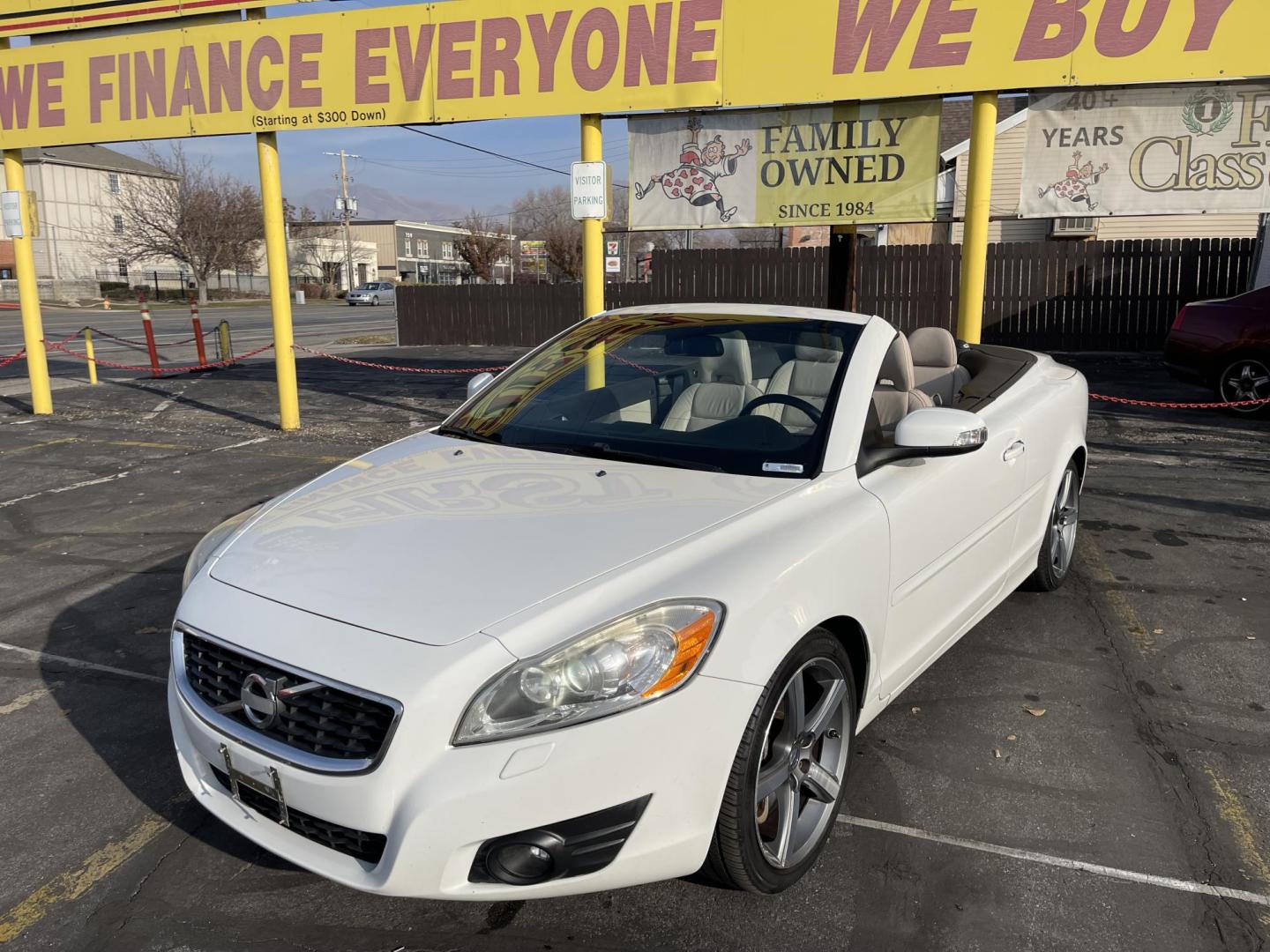 2011 Artic White /Tan Volvo C70 T5 (YV1672MC8BJ) with an 2.5L L5 DOHC 20V TURBO engine, 6-Speed Manual Overdrive transmission, located at 801 South State Street, Salt Lake City, UT, 84111, (801) 328-0098, 40.751953, -111.888206 - Clean title! Real nice car in great condition for the year, make and miles! Must see car for anyone looking for a nice clean car! Features: Alloy Wheels, Memory Seat(s), Bluetooth Technology, Parking Sensors, Front Seat Heaters, Quad Seats, Hard Top, Turbo Charged Engine, Leather Seats ABS Brakes, - Photo#18