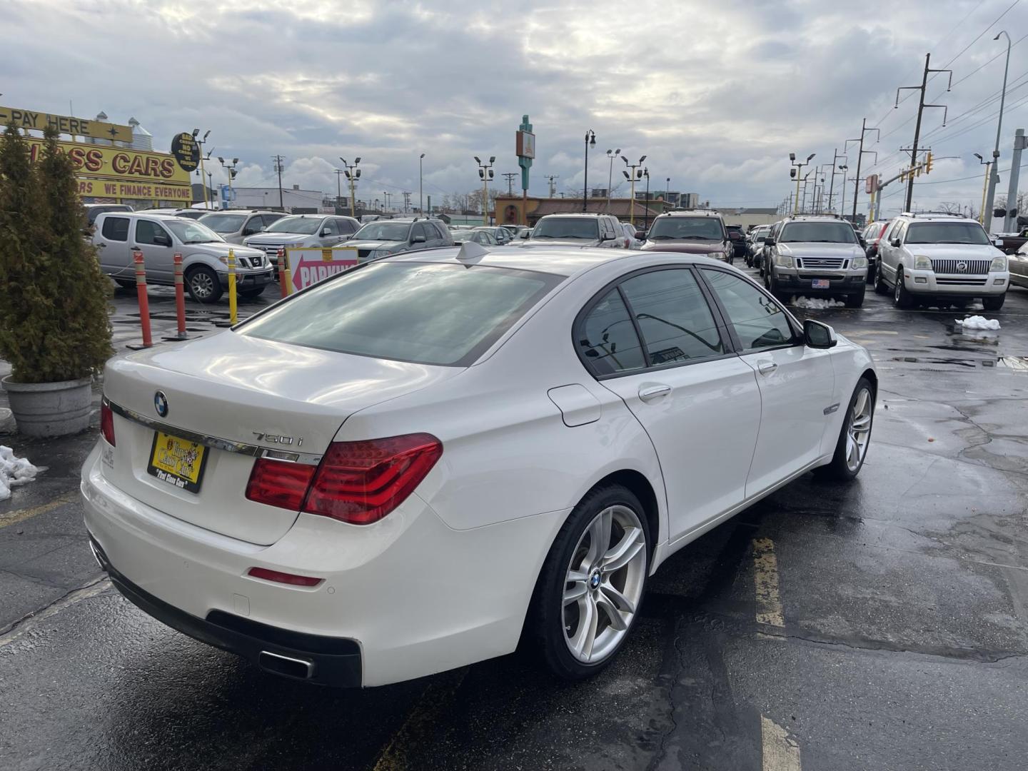 2012 Artic White /Black BMW 7-Series 750i (WBAKA8C57CC) with an 4.8L V8 DOHC 32V engine, 6-Speed Automatic transmission, located at 801 South State Street, Salt Lake City, UT, 84111, (801) 328-0098, 40.751953, -111.888206 - Wow low miles! Clean inside and out immaculate condition!!! Clean title! Runs great! Nice black leather interior in excellent shape for the year make and miles!!! Features: 20 Inch Plus Wheels, Navigation System, A/C Seat(s), Parking Sensors, Alloy Wheels, Power Hatch/Deck Lid, Automated Cruise Con - Photo#8