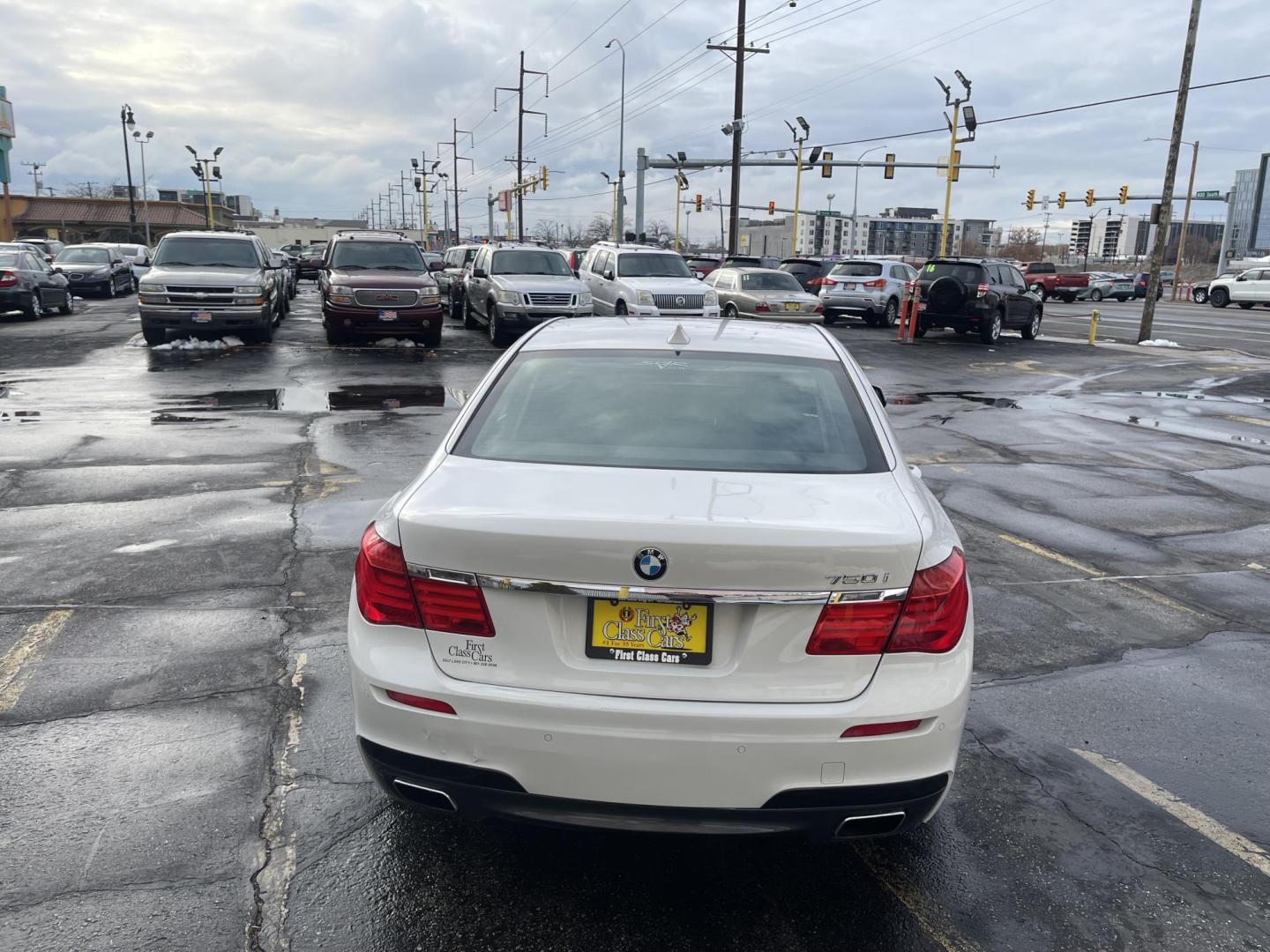 2012 Artic White /Black BMW 7-Series 750i (WBAKA8C57CC) with an 4.8L V8 DOHC 32V engine, 6-Speed Automatic transmission, located at 801 South State Street, Salt Lake City, UT, 84111, (801) 328-0098, 40.751953, -111.888206 - Wow low miles! Clean inside and out immaculate condition!!! Clean title! Runs great! Nice black leather interior in excellent shape for the year make and miles!!! Features: 20 Inch Plus Wheels, Navigation System, A/C Seat(s), Parking Sensors, Alloy Wheels, Power Hatch/Deck Lid, Automated Cruise Con - Photo#9