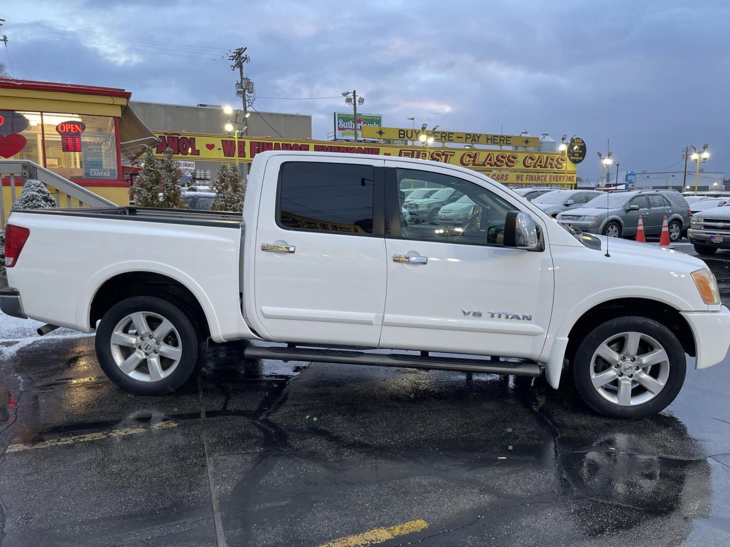 2008 Artic White /Black Nissan Titan LE Crew Cab 4WD SWB (1N6AA07C98N) with an 5.6L V8 DOHC 32V engine, 5-Speed Automatic Overdrive transmission, located at 801 South State Street, Salt Lake City, UT, 84111, (801) 328-0098, 40.751953, -111.888206 - Super clean nice truck! Runs great! 4x4 perfect all year around truck! Clean title no accidents on the Carfax history report! Features: 20 Inch Plus Wheels, Leather Seats, 4WD/AWD, Memory Seat(s), Alloy Wheels, Rockford Fosgate Sound, Front Seat Heaters, ABS Brakes, Automatic Transmission, Power L - Photo#6