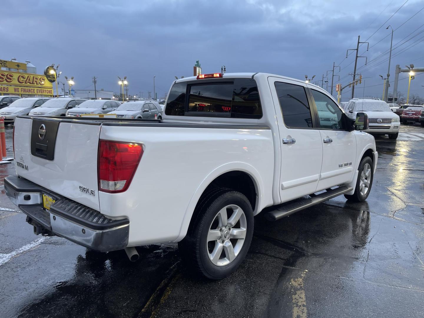 2008 Artic White /Black Nissan Titan LE Crew Cab 4WD SWB (1N6AA07C98N) with an 5.6L V8 DOHC 32V engine, 5-Speed Automatic Overdrive transmission, located at 801 South State Street, Salt Lake City, UT, 84111, (801) 328-0098, 40.751953, -111.888206 - Super clean nice truck! Runs great! 4x4 perfect all year around truck! Clean title no accidents on the Carfax history report! Features: 20 Inch Plus Wheels, Leather Seats, 4WD/AWD, Memory Seat(s), Alloy Wheels, Rockford Fosgate Sound, Front Seat Heaters, ABS Brakes, Automatic Transmission, Power L - Photo#7