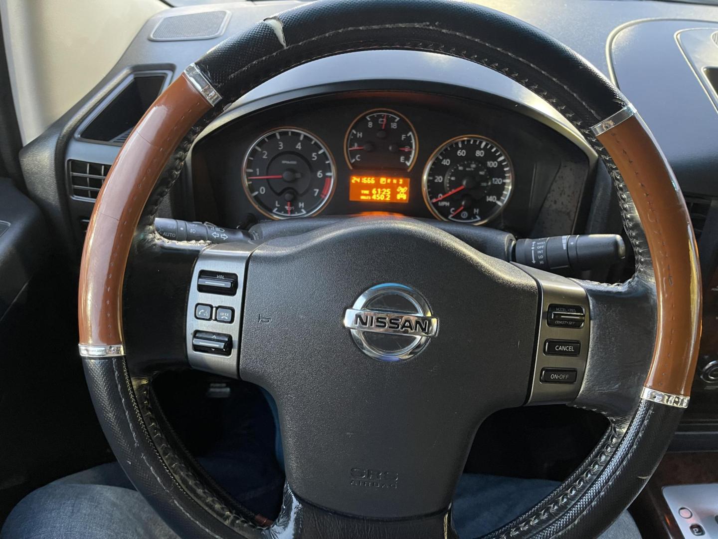 2008 Artic White /Black Nissan Titan LE Crew Cab 4WD SWB (1N6AA07C98N) with an 5.6L V8 DOHC 32V engine, 5-Speed Automatic Overdrive transmission, located at 801 South State Street, Salt Lake City, UT, 84111, (801) 328-0098, 40.751953, -111.888206 - Super clean nice truck! Runs great! 4x4 perfect all year around truck! Clean title no accidents on the Carfax history report! Features: 20 Inch Plus Wheels, Leather Seats, 4WD/AWD, Memory Seat(s), Alloy Wheels, Rockford Fosgate Sound, Front Seat Heaters, ABS Brakes, Automatic Transmission, Power L - Photo#26