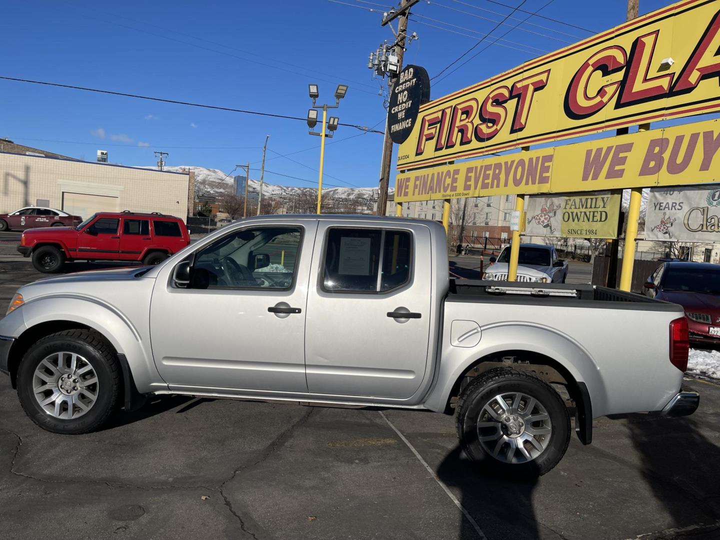 2010 Moondust Silver Metallic /Black Nissan Frontier LE Crew Cab 4WD (1N6AD0EV2AC) with an 4.0L V6 DOHC 24V engine, 5-Speed Automatic transmission, located at 801 South State Street, Salt Lake City, UT, 84111, (801) 328-0098, 40.751953, -111.888206 - Clean title! Hard to find nice 4x4 truck in great shape! Must see for anyone looking for a nice affordable truck! Features: 4x4, Bed Liner, Alloy Wheels, Cloth Seats, ABS Brakes, Automatic Transmission, Overhead Airbags, Traction Control, AM/FM Stereo, Auxiliary Audio Input, Rear Defroster, Air Con - Photo#11