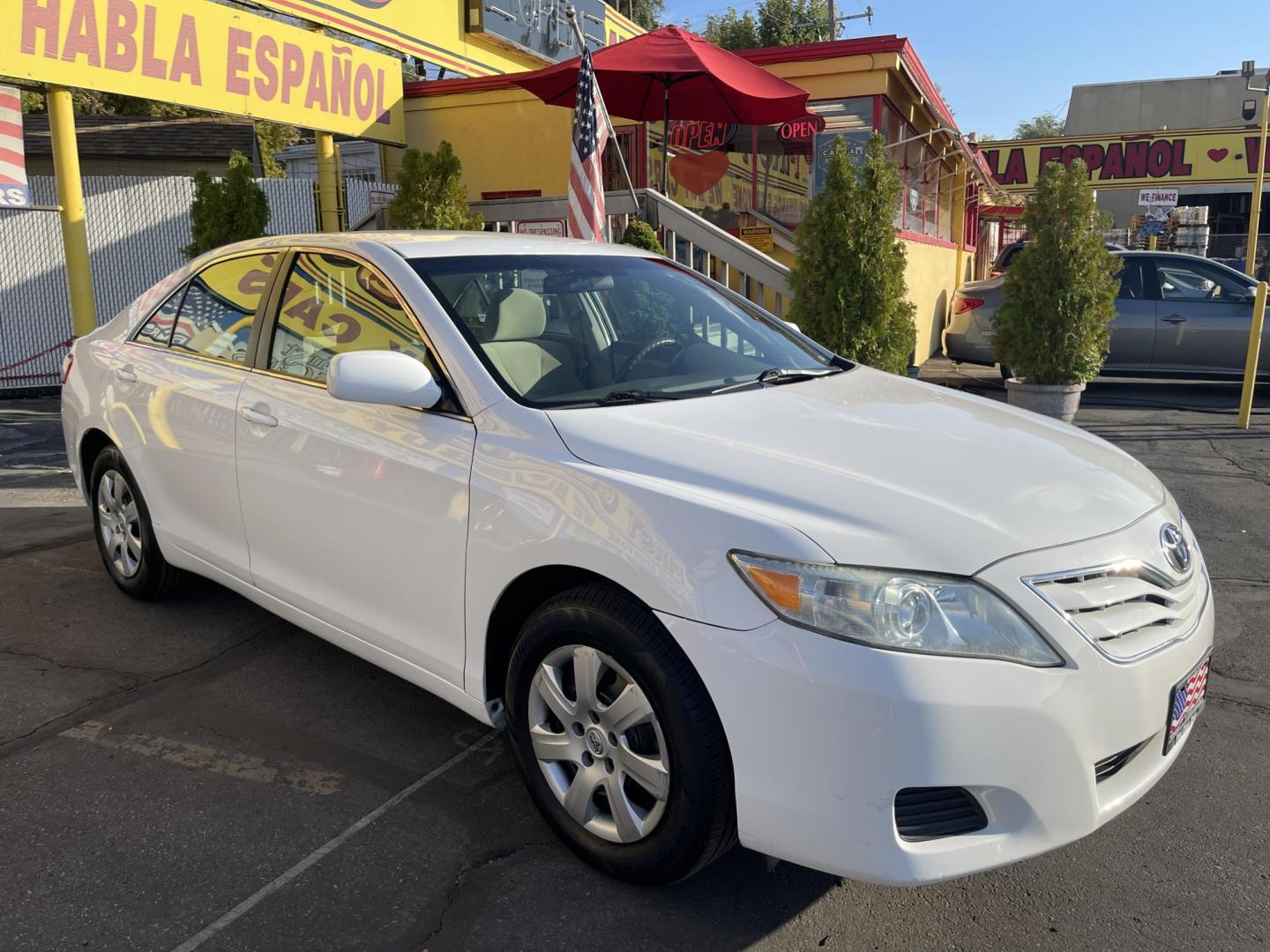 2011 Super White /Gray Cloth Toyota Camry LE (4T4BF3EK7BR) with an 2.5L I4 engine, Automatic transmission, located at 801 South State Street, Salt Lake City, UT, 84111, (801) 328-0098, 40.751953, -111.888206 - Owned by a little old lady that traded the vehicle in to us! Vehicle was originally sold to the owners mother in-law as a 1 owner vehicle it now has had 2 owners she took excellent care of the car! She didn't drive a lot so the car is in great condition and super low miles! Hard to find in this grea - Photo#4